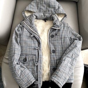 Hurley puffer outdoor/snow jacket with zipper and buttons